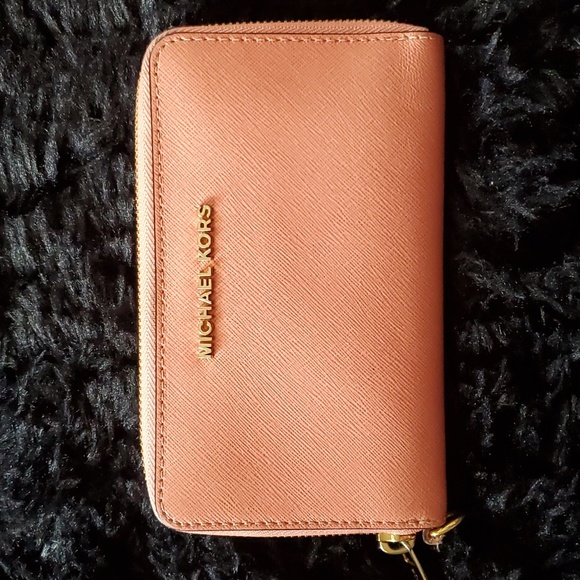 Michael Kors EUC Peach Wallet - Picture 2 of 7